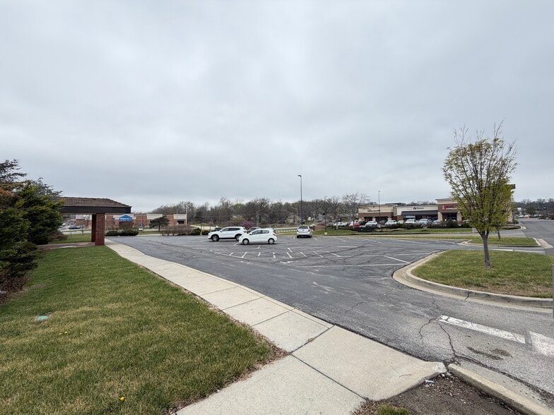 More Photos Of 9029 Metcalf Ave, Overland Park Freestanding For Sale