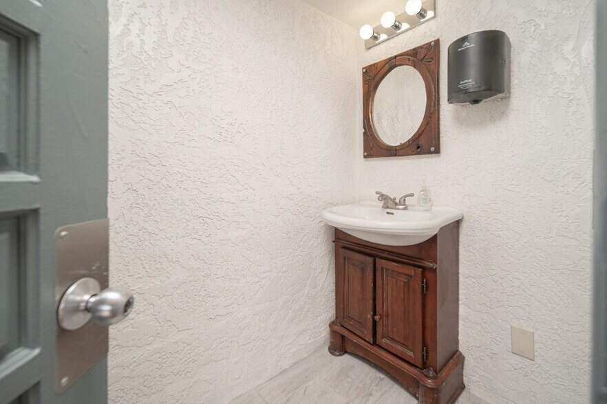 More Photos Of 11747 N 19th Ave, Phoenix Office For Sale