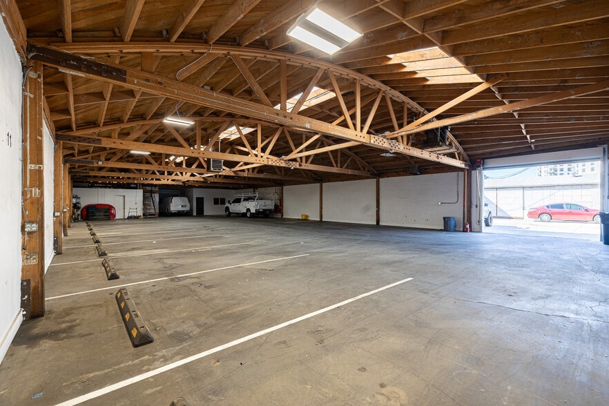 More Photos Of 821 W Olive St, Inglewood Warehouse For Lease