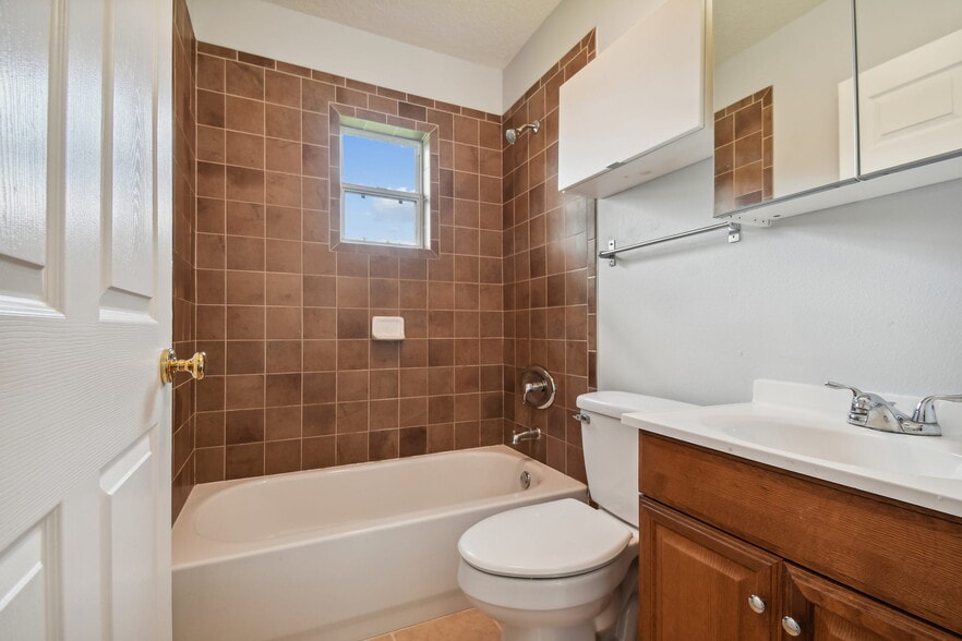 More Photos Of 883 South Wind Ln, Largo Industrial For Sale