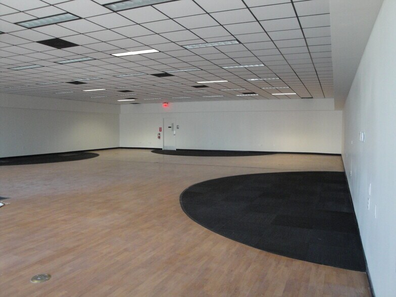 More Photos Of 1701-1721 N Main St, Los Angeles Office For Sale