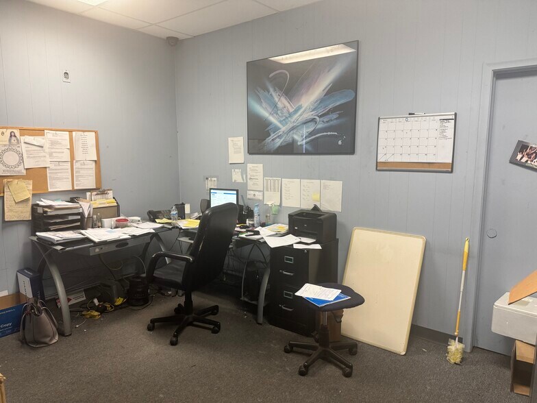 More Photos Of 34401 Commerce Rd, Fraser Warehouse For Lease