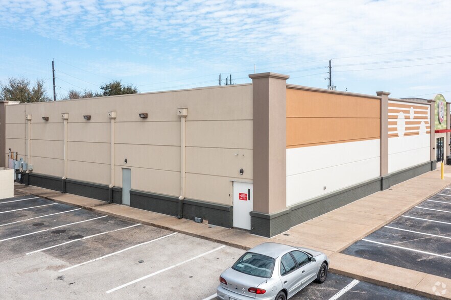 More Photos Of 6501-6887 Highway 6 N, Houston Unknown For Lease
