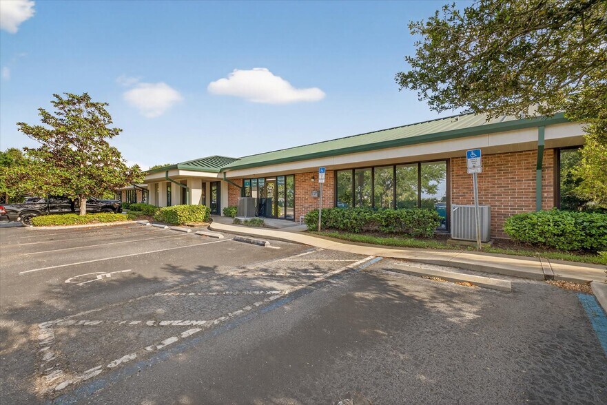 More Photos Of 14141 46th St N, Clearwater Medical For Sale