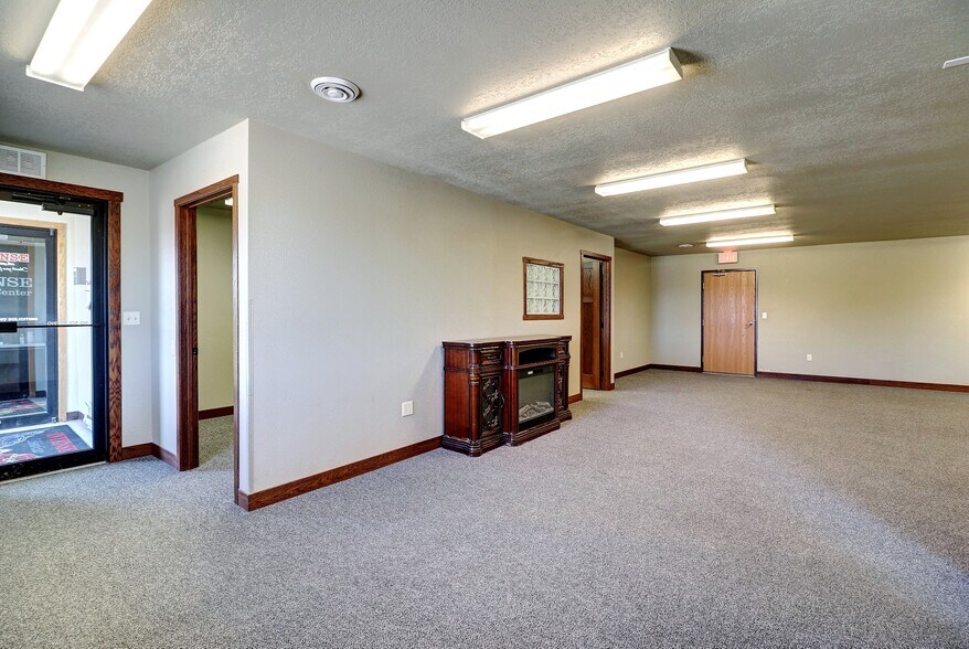 More Photos Of 5402 53rd Ave S, Fargo Auto Repair For Lease