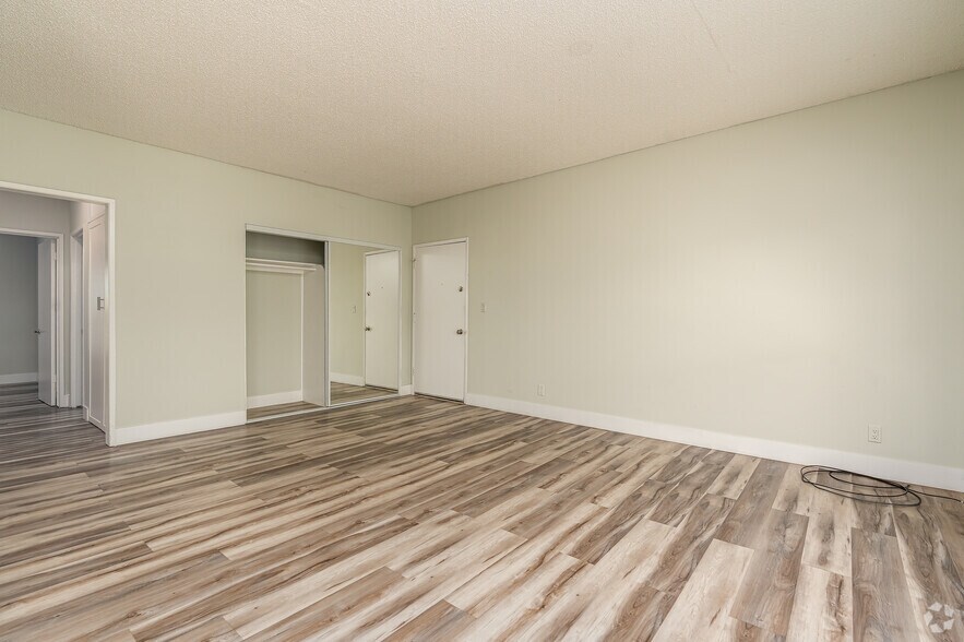 More Photos Of 10560 Haddon Ave, Pacoima Apartments For Sale