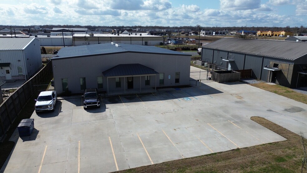 More Photos Of 481 W Eastbank Dr, Gonzales Warehouse For Lease