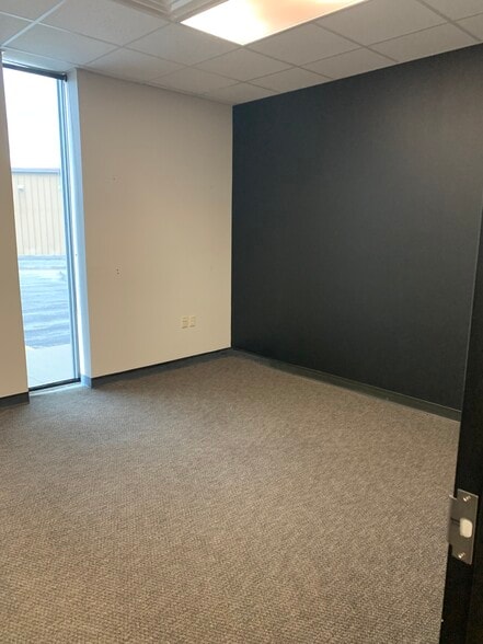 More Photos Of 1800 W Mason St, Green Bay Office For Sale