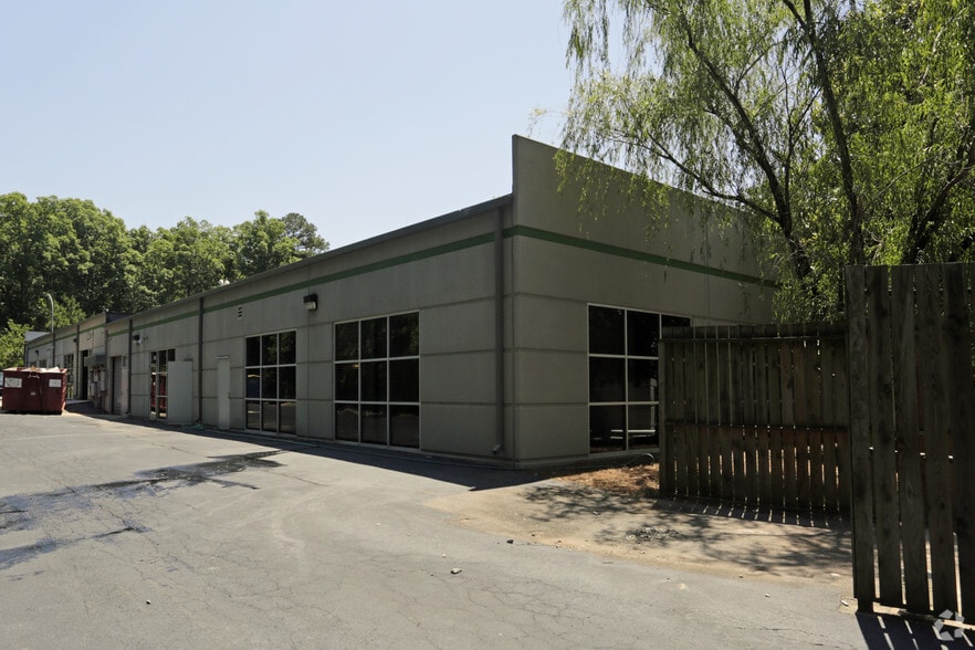 More Photos Of 3500 Gateway Centre Blvd, Morrisville Light Distribution For Lease