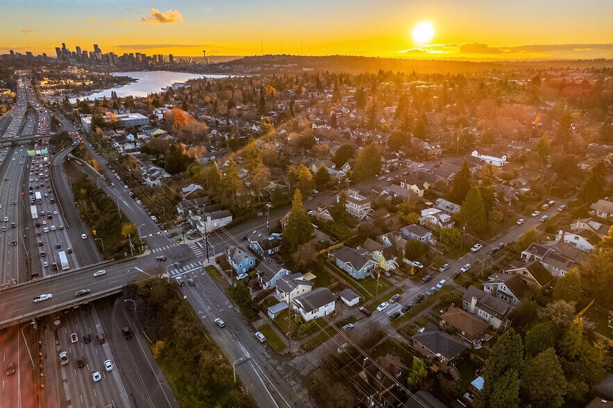 More Photos Of 5011 5th Ave NE, Seattle Apartments For Sale