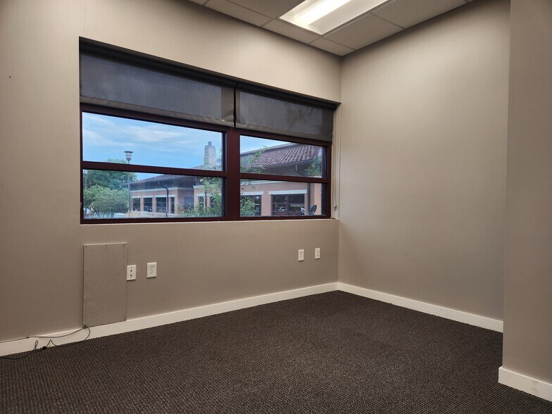 More Photos Of 8600 Executive Woods Dr, Lincoln Office Residential For Lease