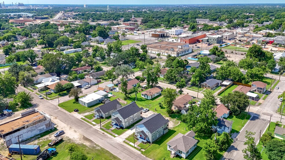 More Photos Of 214 W Republic St, Baytown Apartments For Sale