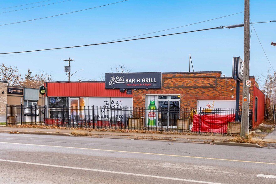 More Photos Of 231 St Paul St W, St Catharines General Retail For Sale