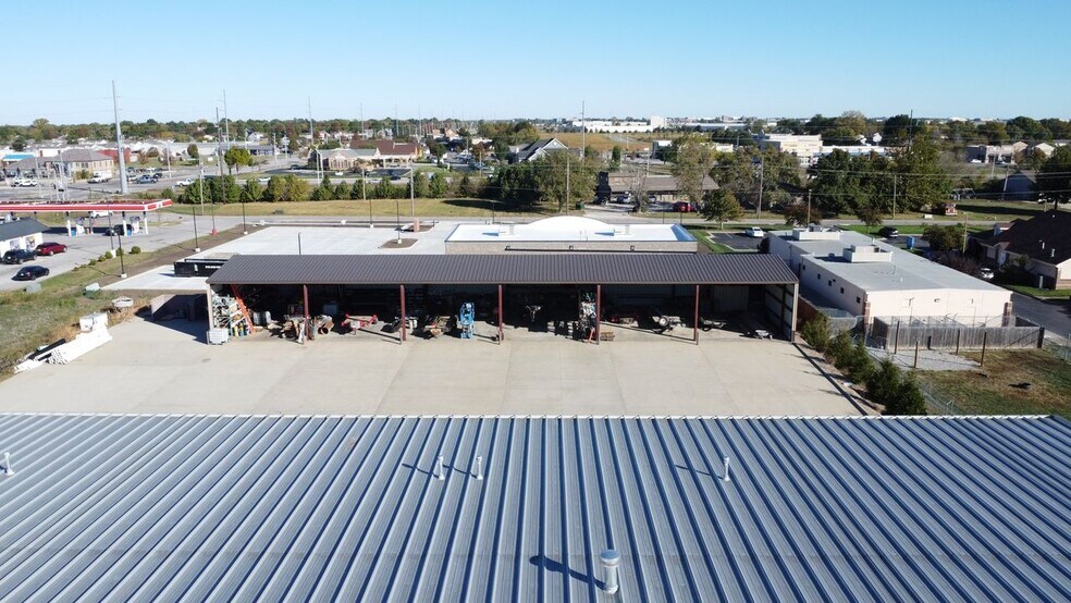 More Photos Of 920-920 E Warren St, Gardner Light Distribution For Lease