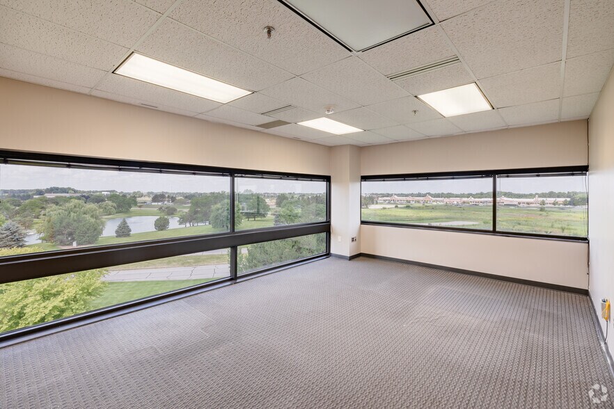 More Photos Of 4-6 Parklane Blvd, Dearborn Office For Lease