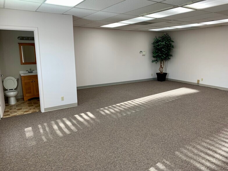 More Photos Of 477 NE Greenwood Ave, Bend Loft Creative Space For Sale