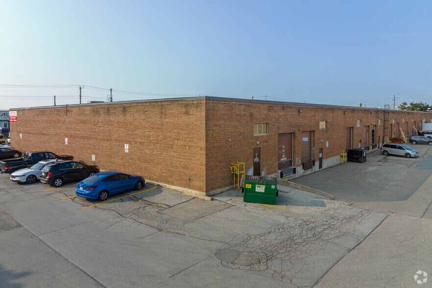 More Photos Of 1375 Aimco Blvd, Mississauga Warehouse For Lease