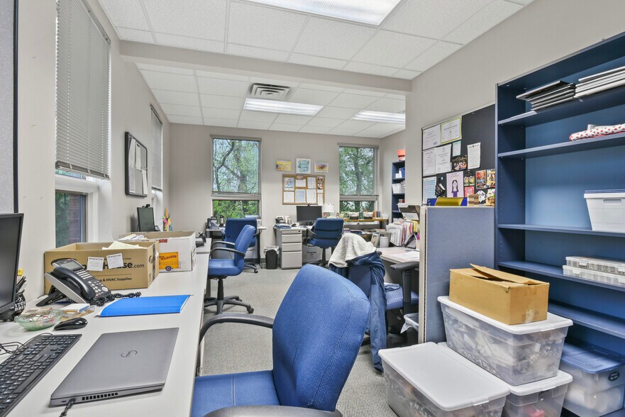 More Photos Of 875 Centerville Rd, Warwick Office For Sale