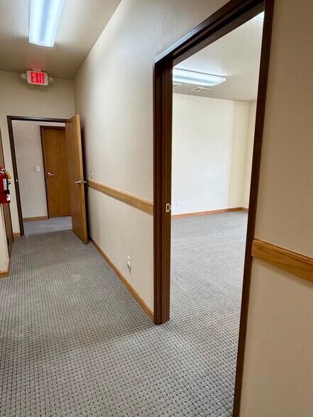 More Photos Of 120 Cole Ave, Pinedale Office For Sale