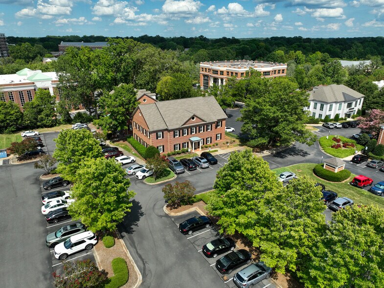 More Photos Of 6831 Fairview Rd, Charlotte Office For Sale