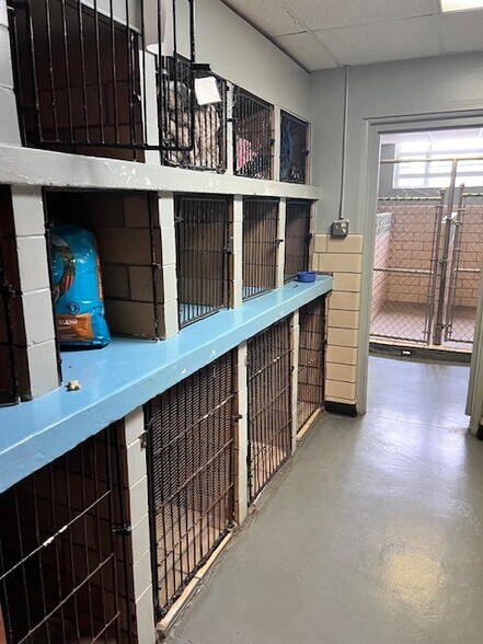 More Photos Of 3530 Southern Blvd, Youngstown Veterinarian Kennel For Lease