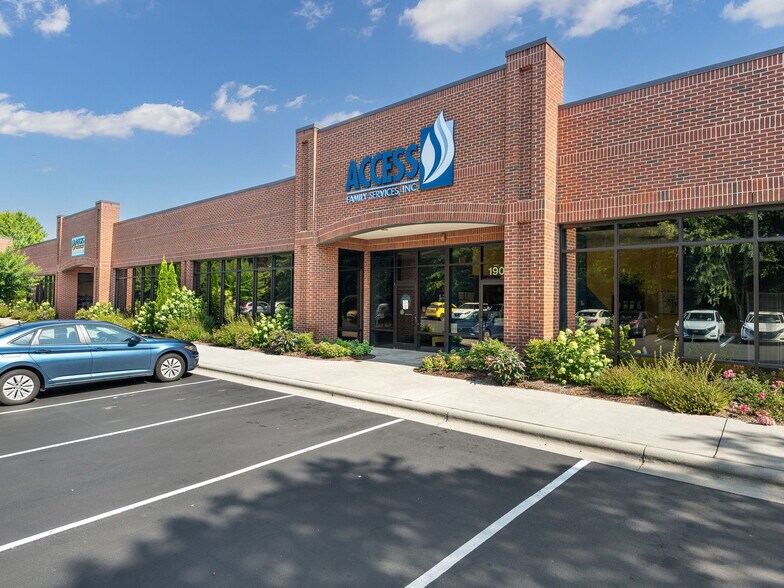 More Photos Of 1100 Ridgefield Blvd, Asheville Office For Lease