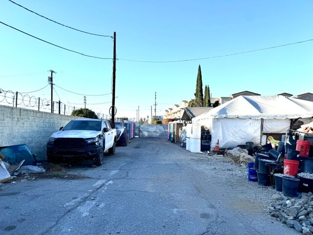 More Photos Of 3001 Delay Dr, Los Angeles Land For Lease