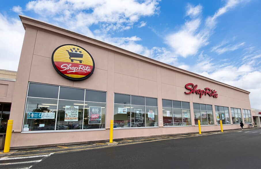 More Photos Of 700-800 Queen St, Southington Unknown For Lease