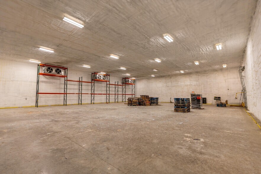 More Photos Of 2280 Deerfield Ave N, Dalton Industrial For Sale