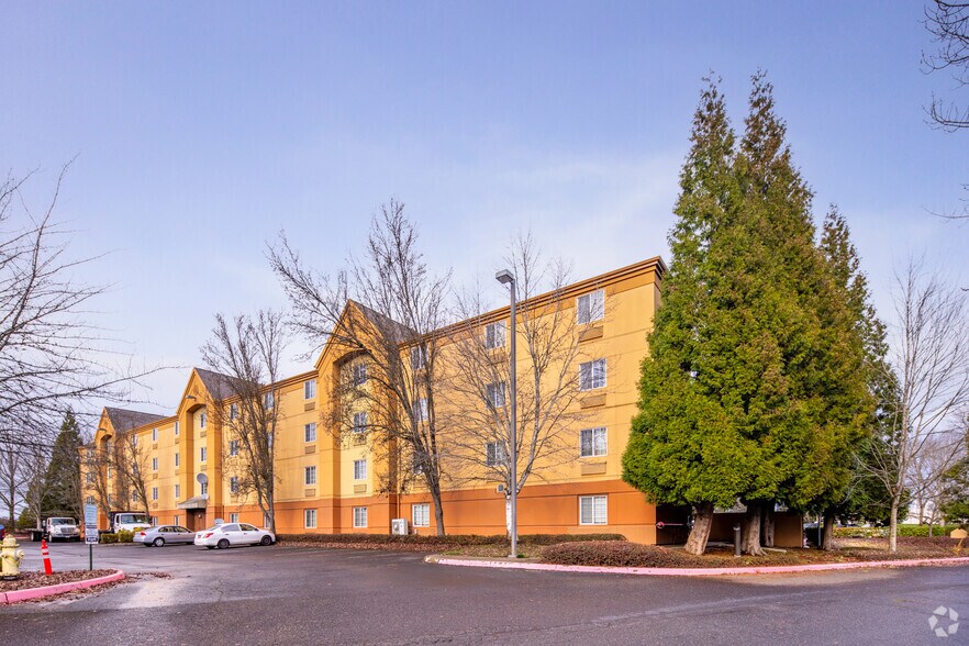 More Photos Of 3133 NE Shute Rd, Hillsboro Hotel For Sale