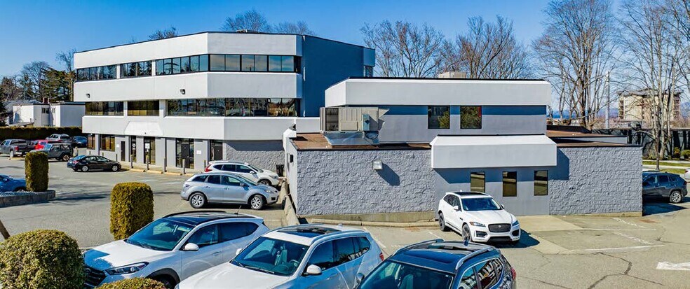 More Photos Of 154 Memorial Av, Parksville Medical For Lease