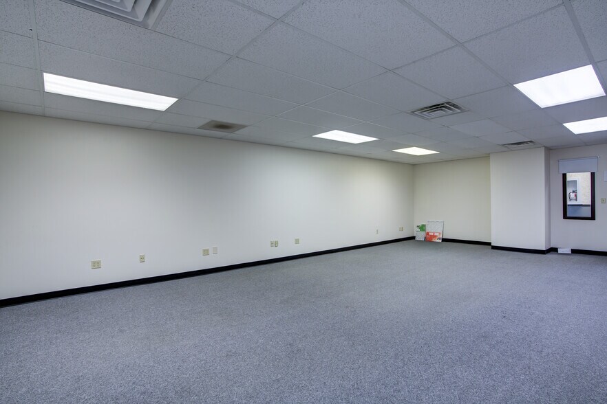 More Photos Of 225 S Academy Blvd, Colorado Springs Office For Sale
