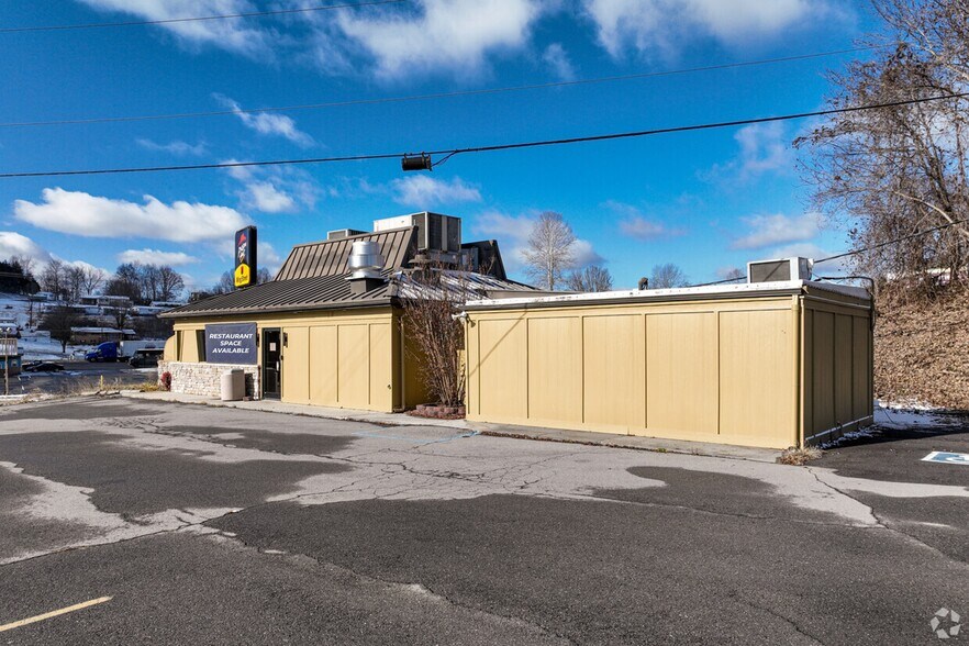 More Photos Of 27 Miners Dr, Castlewood Restaurant For Lease