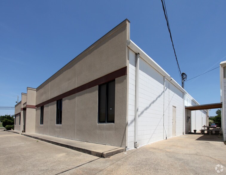 More Photos Of 5946-5950 Monticello Dr, Montgomery Flex For Lease