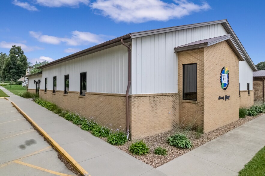 More Photos Of 100 E 3rd St, Galva Office For Sale