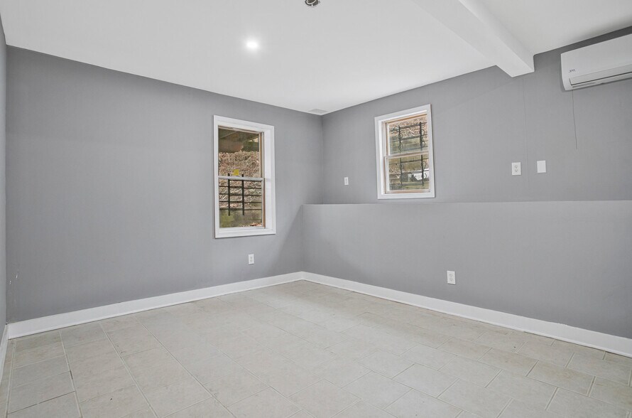 More Photos Of 14943 York Rd, Sparks Glencoe Specialty For Sale