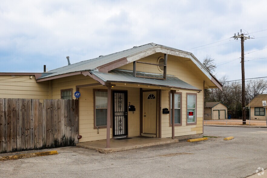 Primary Photo Of 738 W Hildebrand Ave, San Antonio Storefront Retail Office For Lease
