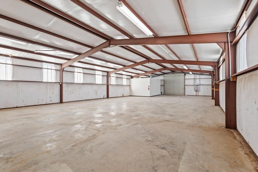 More Photos Of 11416 Hames, Pilot Point Industrial For Lease