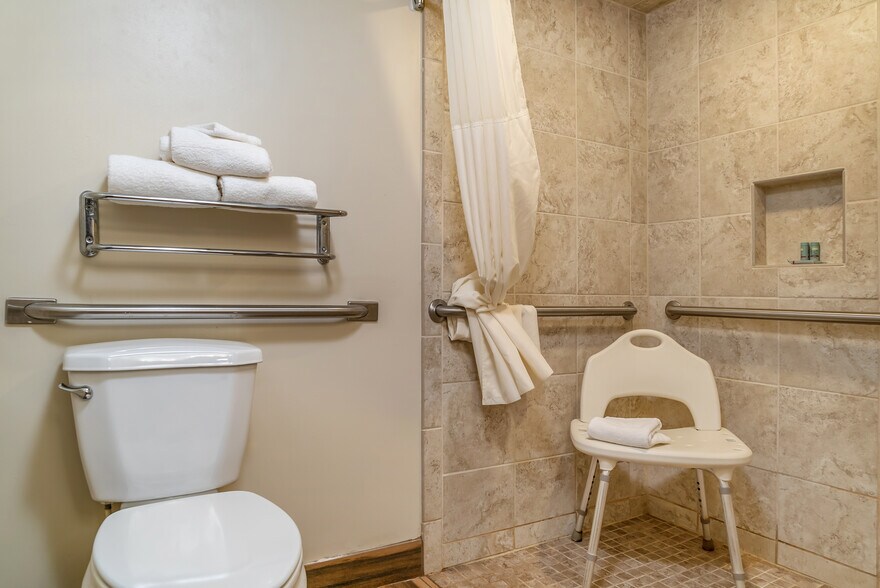 More Photos Of 10087 E Highland Rd, Hartland Hotel For Sale