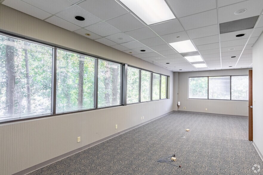 More Photos Of 4898 S Old Peachtree Rd, Peachtree Corners Office For Sale