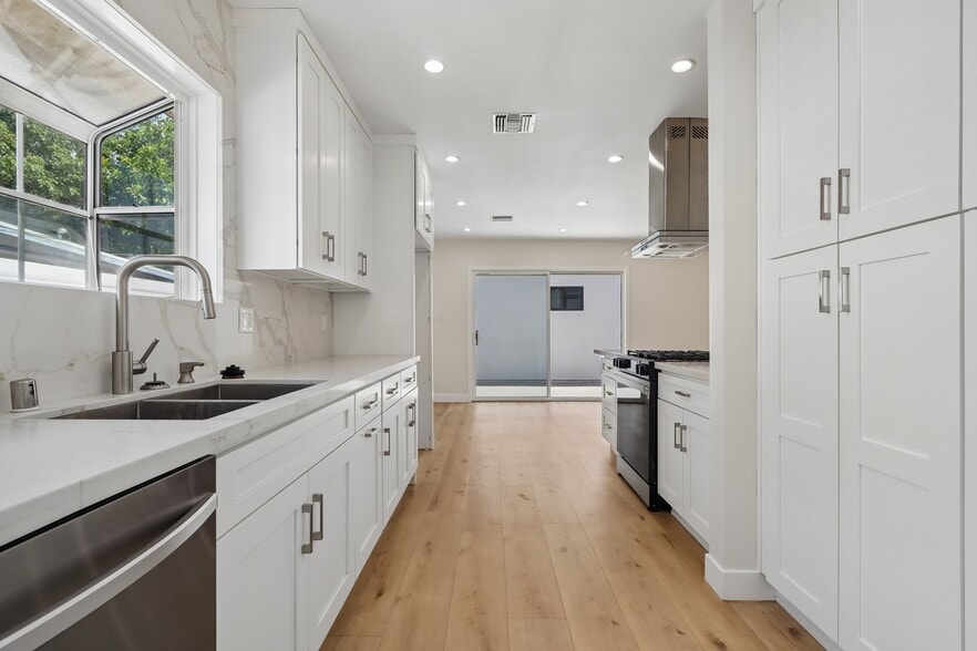 More Photos Of 15952 Simonds St, Granada Hills Apartments For Sale