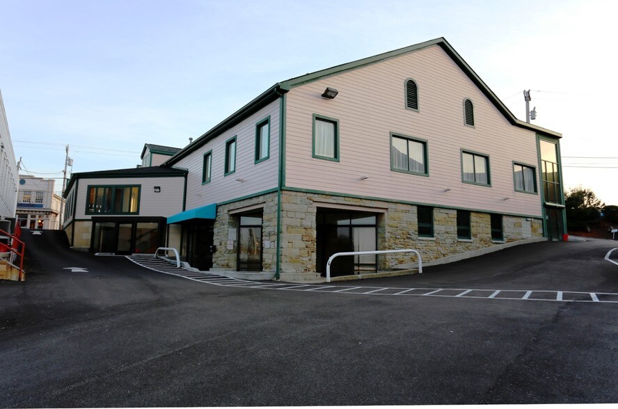 More Photos Of 153 Perry Hwy, Pittsburgh Storefront Retail Office For Lease