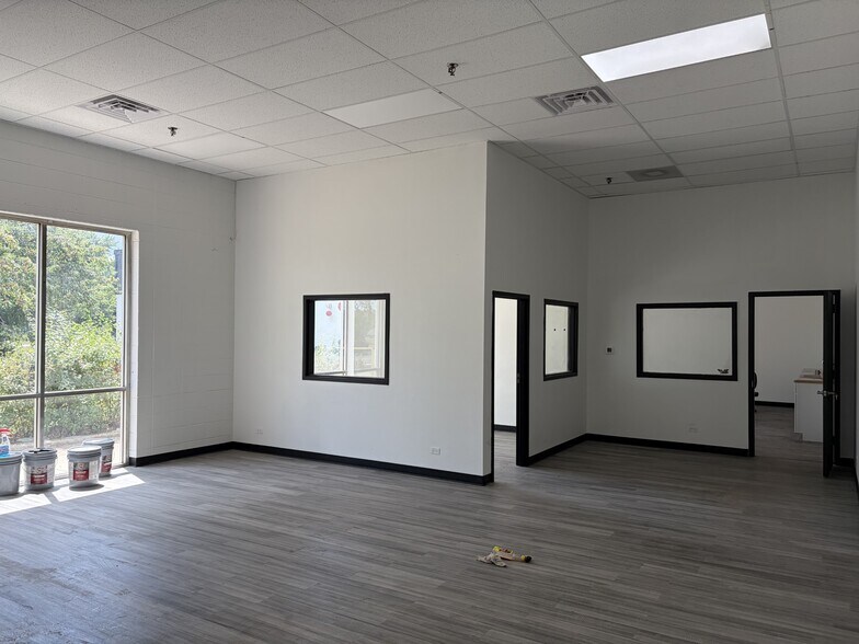 More Photos Of 330 E Route 22, Lake Zurich Warehouse For Lease