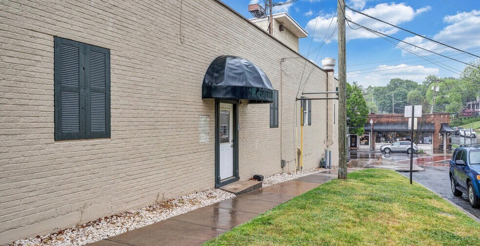 More Photos Of 1329 Grandin Rd SW, Roanoke Storefront Retail Office For Lease