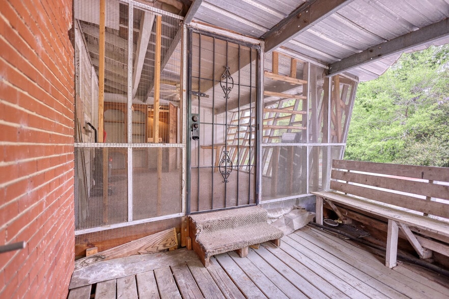 More Photos Of 510 S Camellia Blvd, Fort Valley Convenience Store For Sale
