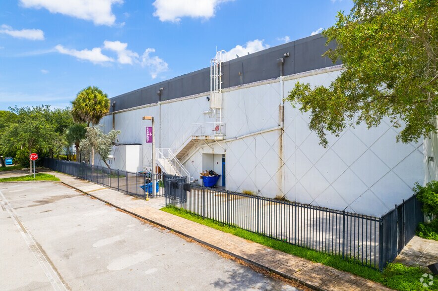 More Photos Of 3367 N UNIVERSITY Dr, Davie Schools For Sale