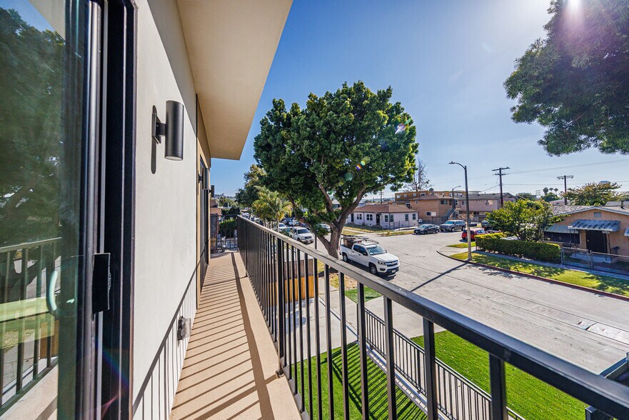 More Photos Of 2938 S Sycamore Ave, Los Angeles Apartments For Sale