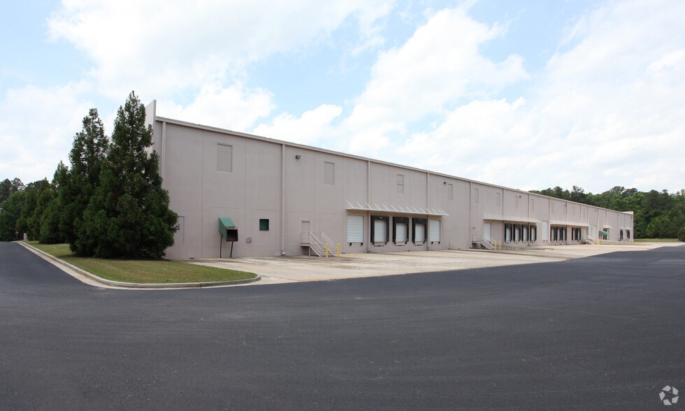 More Photos Of 2084 Lake Industrial Ct, Conyers Warehouse For Lease