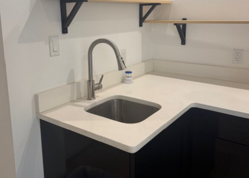 More Photos Of 2139-2141 Siesta Dr, Sarasota Storefront For Lease