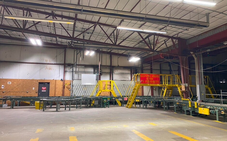 More Photos Of 2253 Air Park Rd, Rhinelander Distribution For Sale